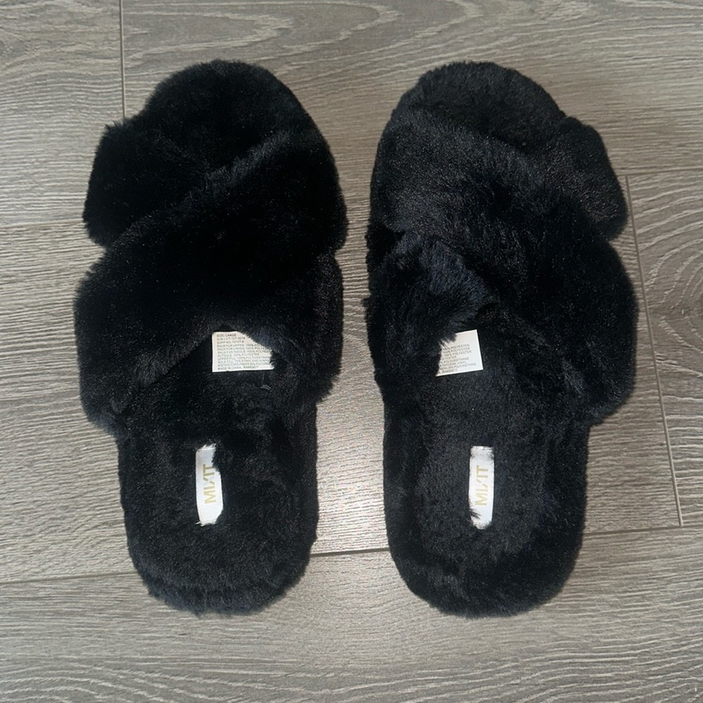 Women's Black Faux-Fur Crisscross Slide Slippers